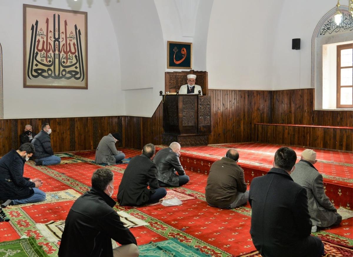 M&uuml;ft&uuml; Mehmet Nuri Efendi şehit edilişinin yıld&ouml;n&uuml;m&uuml;nde dualarla anıldı