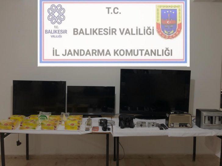 Jandarmadan balkonda saklanan hırsızlara suçüstü G3