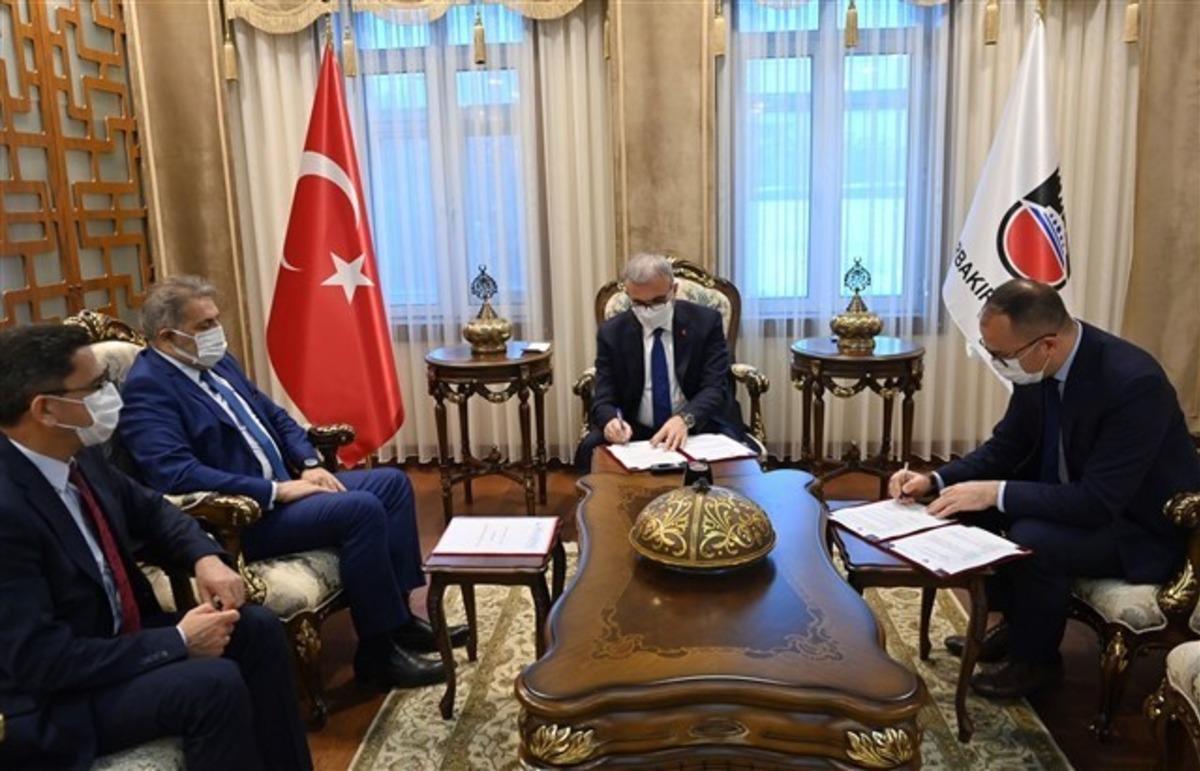 Diyarbakır Valisi Karaloğlu&rsquo;ndan &ccedil;ocuklara gezici k&uuml;t&uuml;phane s&ouml;z&uuml;