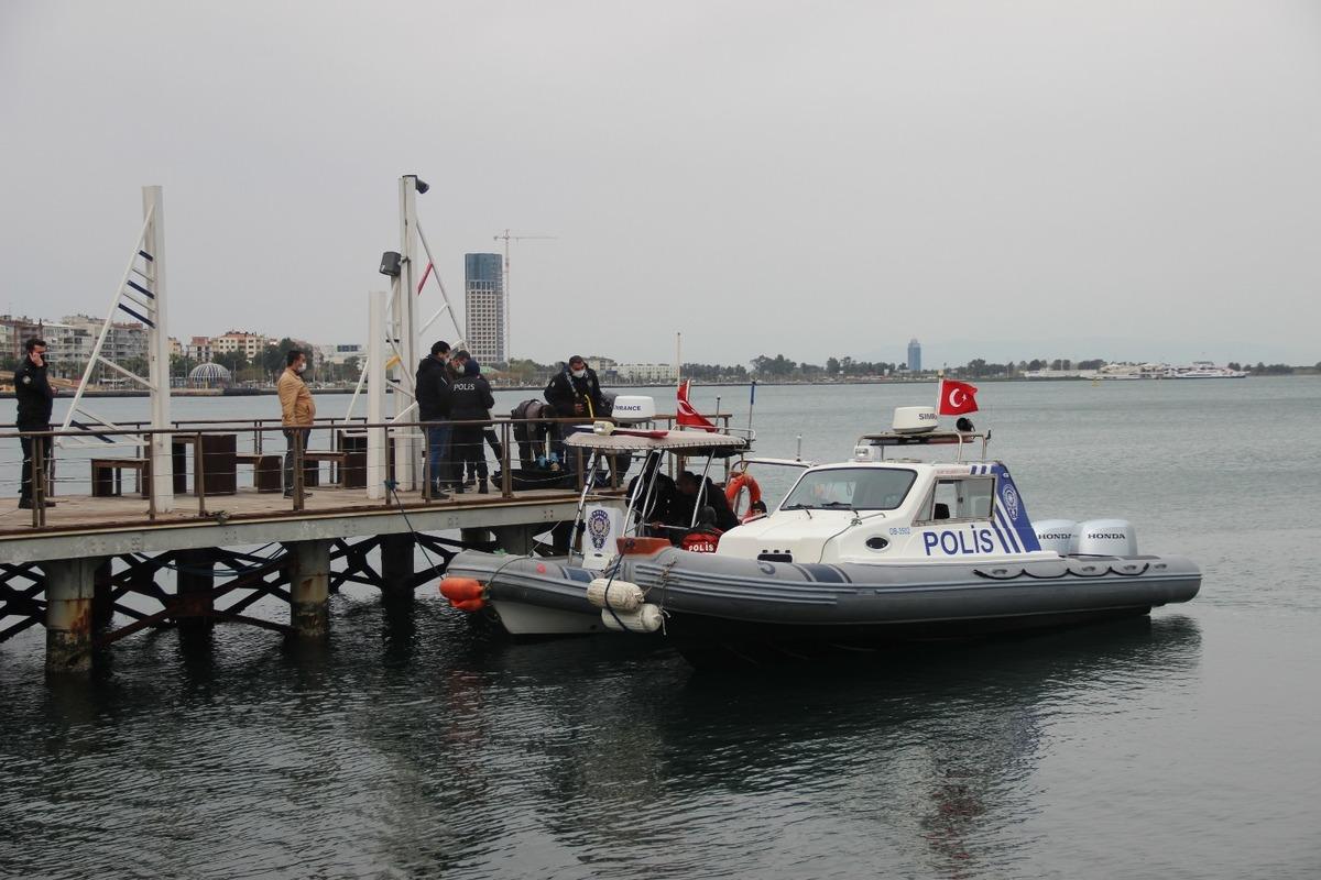 İzmir&rsquo;de balık&ccedil;ı oltasına &rsquo;ceset&rsquo; takıldı