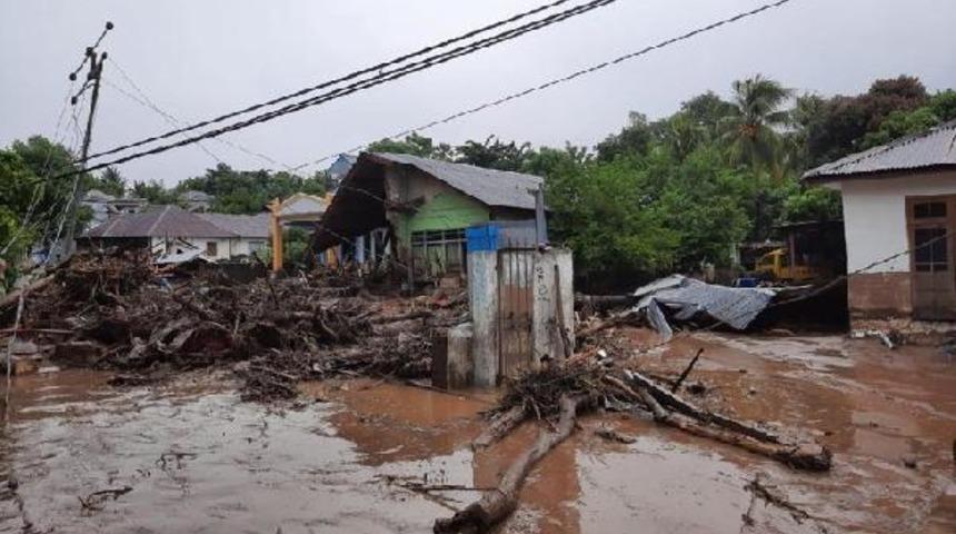 Endonezya’daki sel faciasında can kaybı 157’ye yükseldi