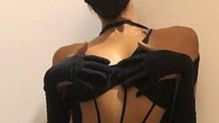 Irina Shayk vücudunu sergilemekten çekinmedi