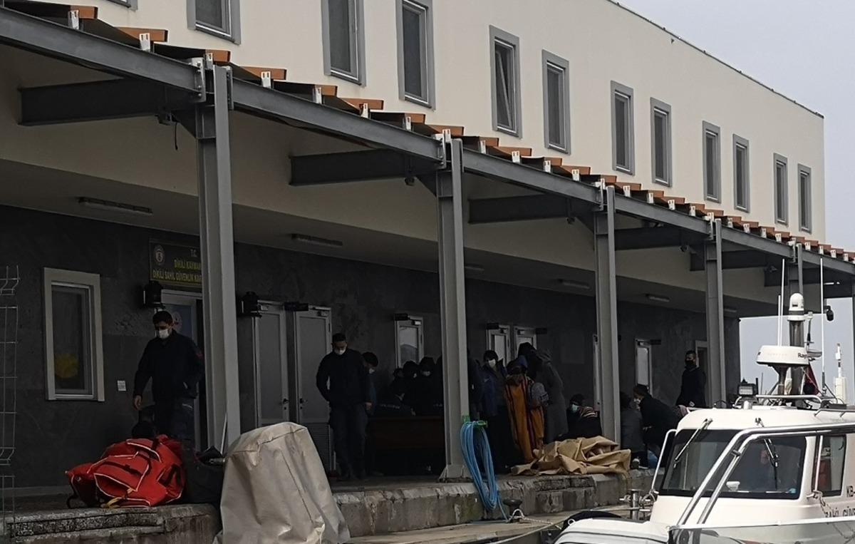 Dikili&rsquo;de 63 g&ouml;&ccedil;men &ouml;l&uuml;m yolculuğuna &ccedil;ıkmadan yakalandı
