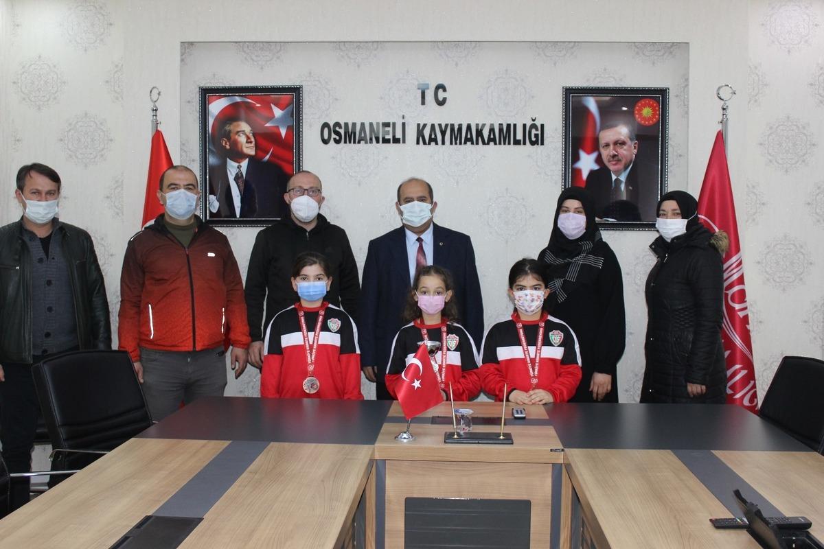 T&uuml;rkiye Karate Şampiyonasında takım olarak T&uuml;rkiye 3&rsquo;&uuml;nc&uuml;s&uuml; oldular