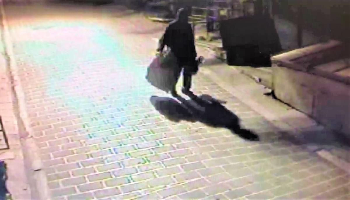 Simit&ccedil;inin ekmek teknesini kundakladı