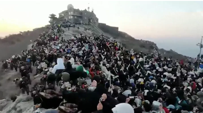 Çin'den tepki çeken görüntü: ''Virüs bitti de haberimiz mi yok?''