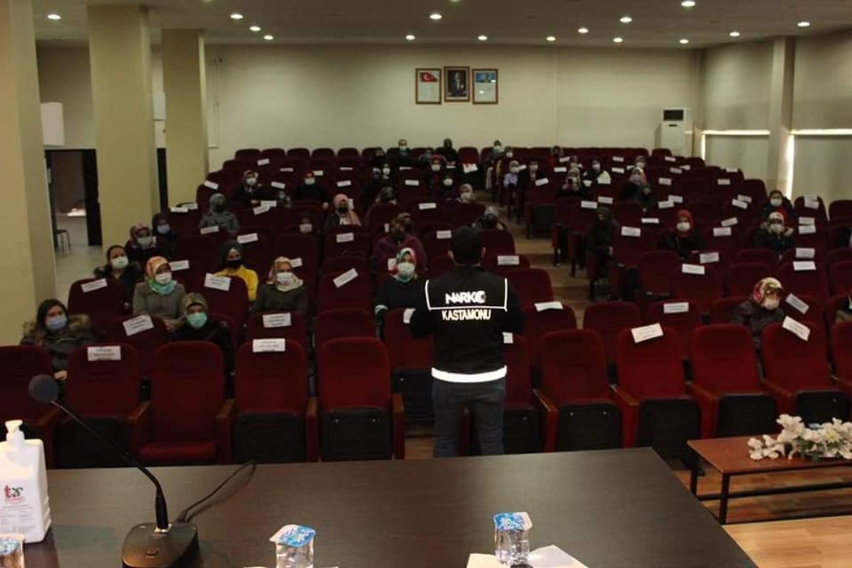 533 anne ve anne adayına &lsquo;narko rehber&rsquo; eğitimi verildi