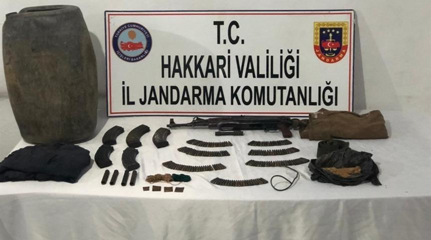 Şemdinli&rsquo;de toprağa g&ouml;m&uuml;l&uuml; silah ve m&uuml;himmat ele ge&ccedil;irildi