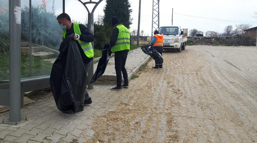 Belediye ekipleri &ccedil;alışmalarını aralıksız s&uuml;rd&uuml;r&uuml;yor