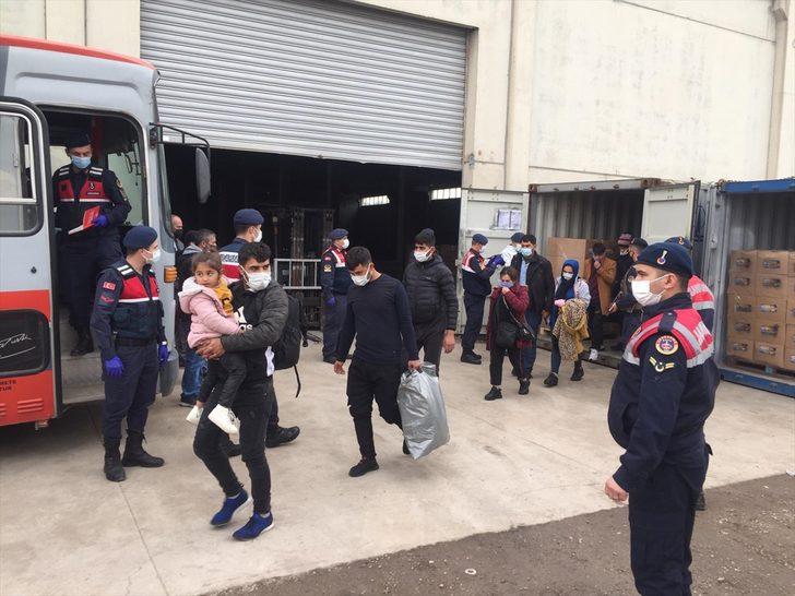 GÜNCELLEME - İzmir'de yasa dışı geçiş için konteynerlerde bekletilen 91 sığınmacı kurtarıldı G1