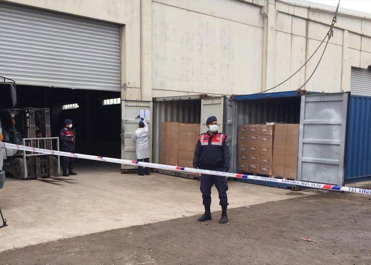 GÜNCELLEME - İzmir'de yasa dışı geçiş için konteynerlerde bekletilen 91 sığınmacı kurtarıldı G2