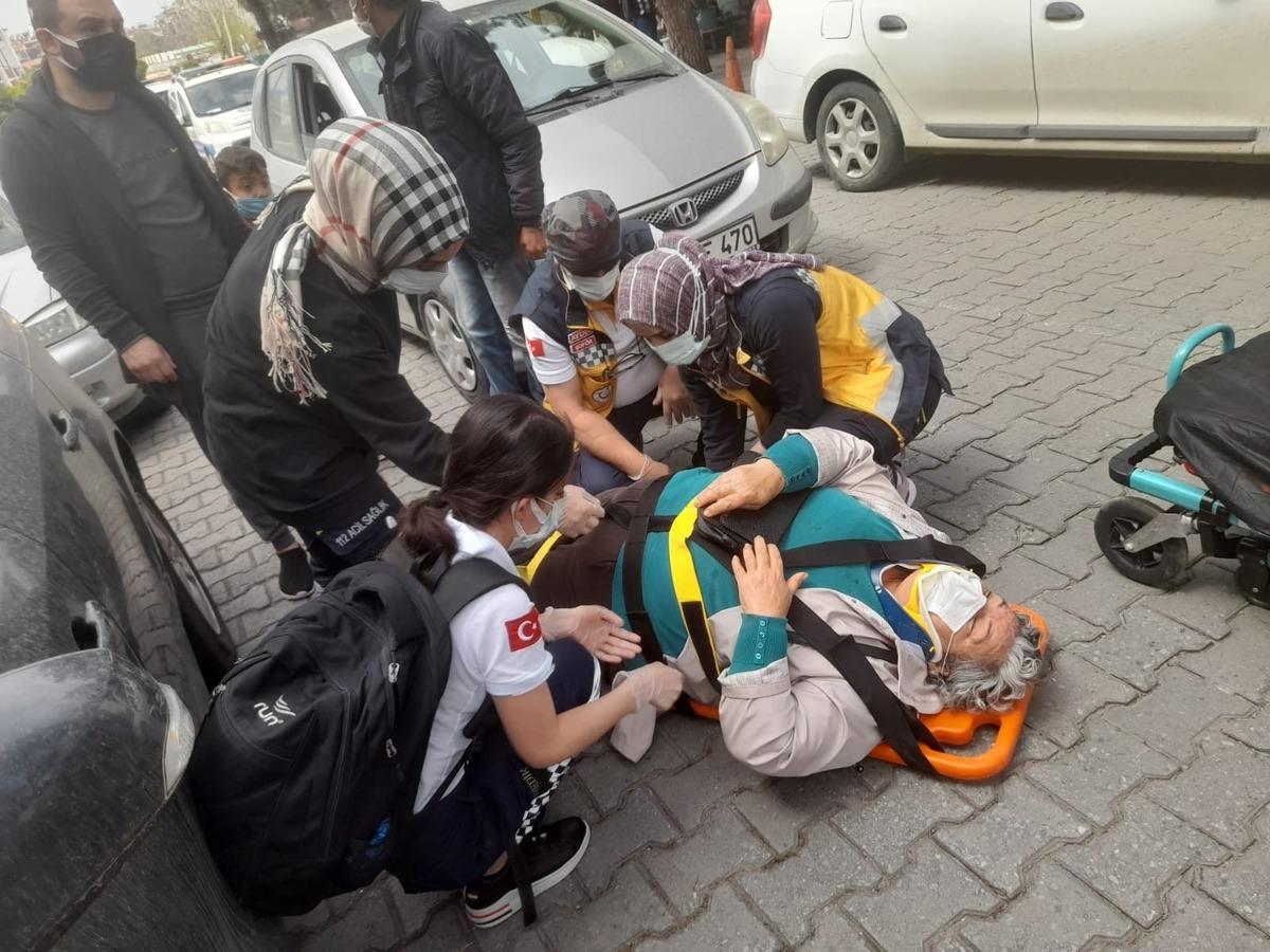 Pazardan d&ouml;nen yaşlı kadına araba &ccedil;arptı