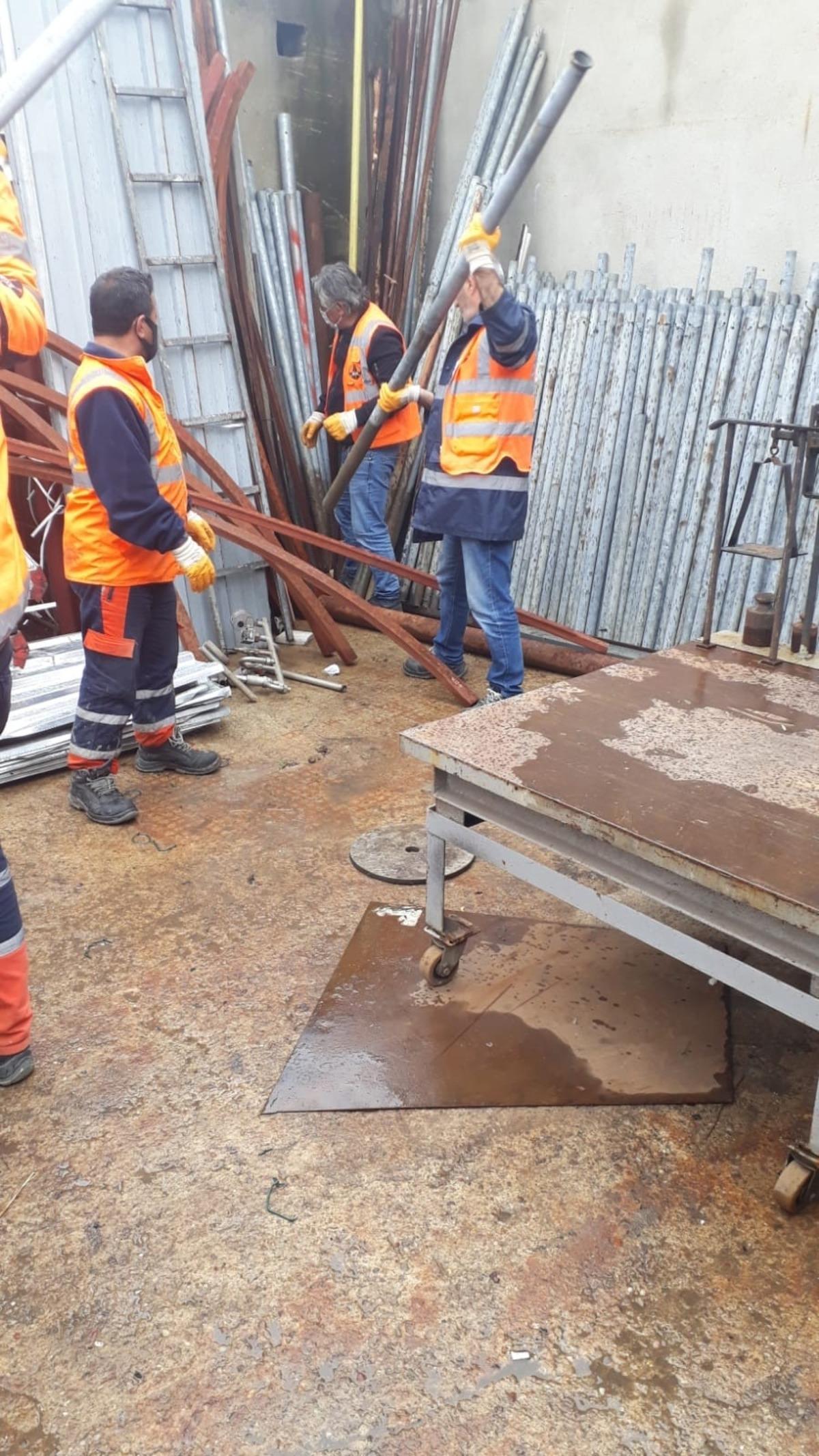 Kırklareli otoyolunda 764 galvaniz direği &ccedil;alındı