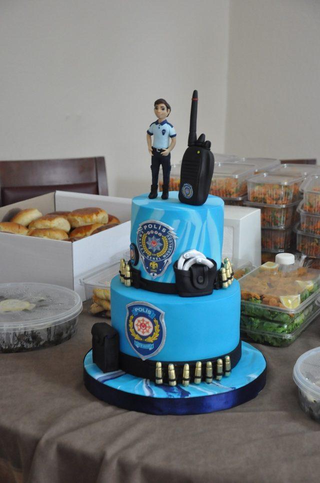 Afyonkarahisar’da polislere pasta sürprizi