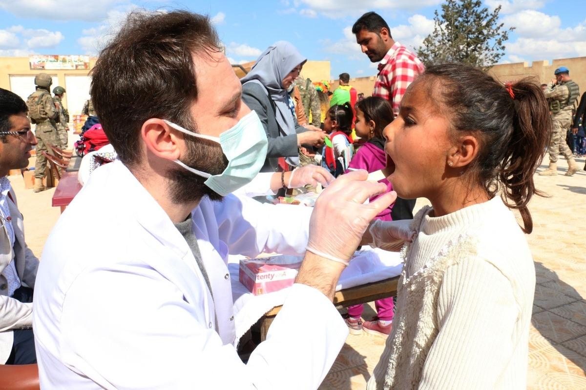 Ak&ccedil;akale Belediyesi ve Harran &Uuml;niversitesi&rsquo;nden Suriyeli &ouml;ğrencilere yardım