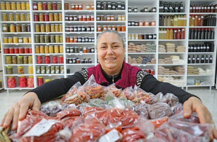 Pazarda tezgah açarak başladı, şimdi iş yeri sahibi oldu G1