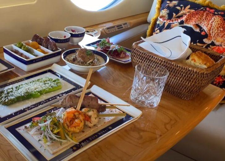 Dubai'de gökyüzünde iftar açmanın bedeli 18 bin dolar G3