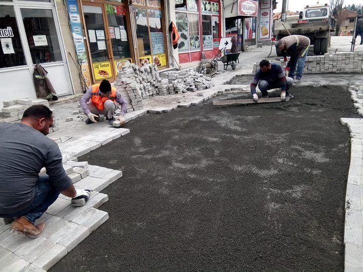 Belediye kaldırım çalışmalarını sürdürüyor G3