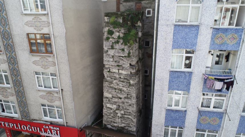 Osmanlı mirasıydı! Esenler'de peynirci ile tatlıcı arasına sıkışan tarih