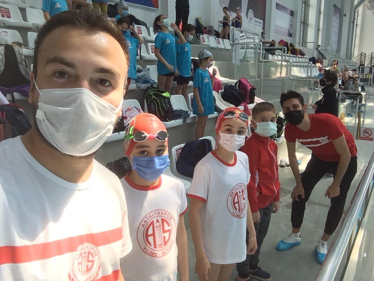 Antayasporlu Beste, y&uuml;zmede Antalya Şampiyonu oldu