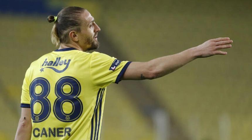 Maçta arkadaşına öfkelenen Caner, sinkaflı küfür etti, bu da ekranlardan duyuldu