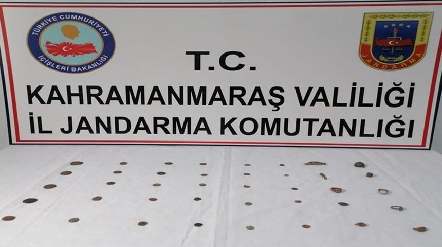 Orta &Ccedil;ağ&rsquo;a ait sikke ve tarihi eserleri satmak isterken yakalandı