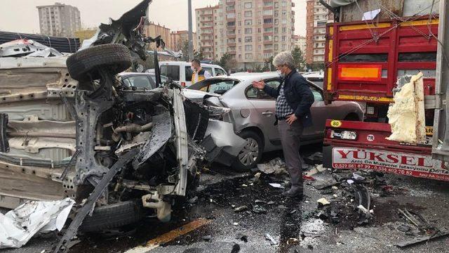 Zincirleme kazada ortalık savaş alanına döndü