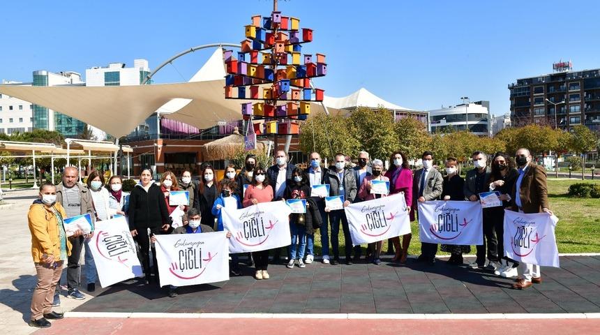 Başkan Gümrükçü, AIESEC’li gençlere evini açan ailelerle buluştu