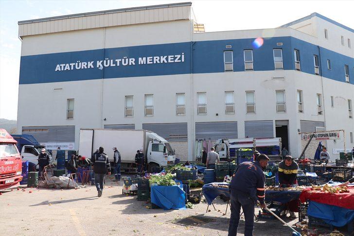 İzmir'de fırtına nedeniyle uçan çatı parçalarının pazar yerine düşmesi sonucu 2 kişi yaralandı G1