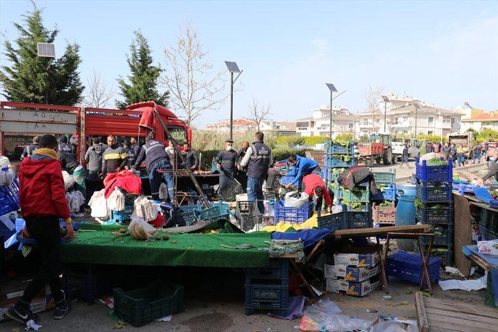 İzmir'de fırtına nedeniyle uçan çatı parçalarının pazar yerine düşmesi sonucu 2 kişi yaralandı G3