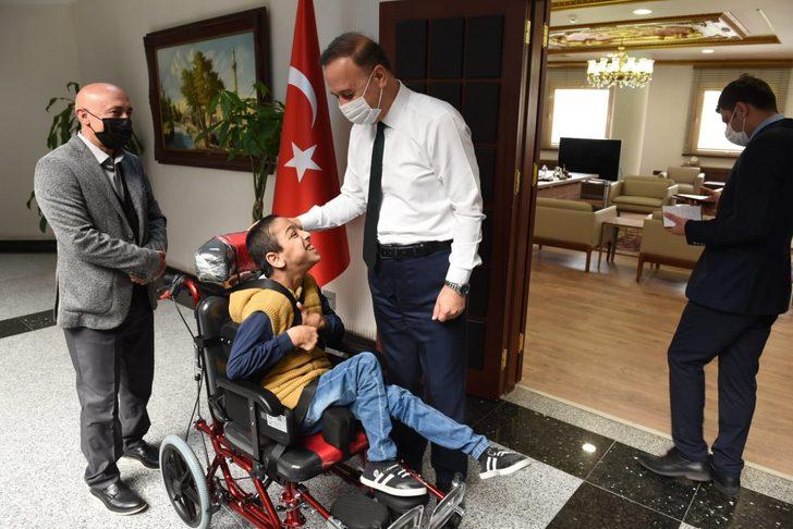 Şanlıurfa valisi iki engellinin hayatını kolaylaştırdı G1