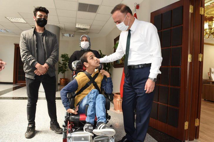 Şanlıurfa valisi iki engellinin hayatını kolaylaştırdı G3