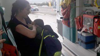 Duygulandıran görüntü! Kazada yaralanan anne, önce bebeğini emzirdi sonra hastaneye gitti