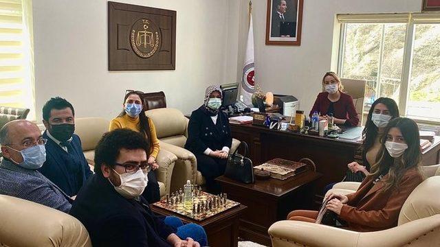 İskilip Cumhuriyet Başsavcılığından avukatlara çiçek