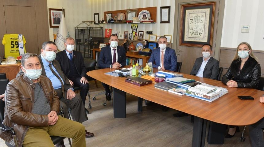 Başkan Y&uuml;ksel &ccedil;i&ccedil;eği burnunda muhtarları ağırladı