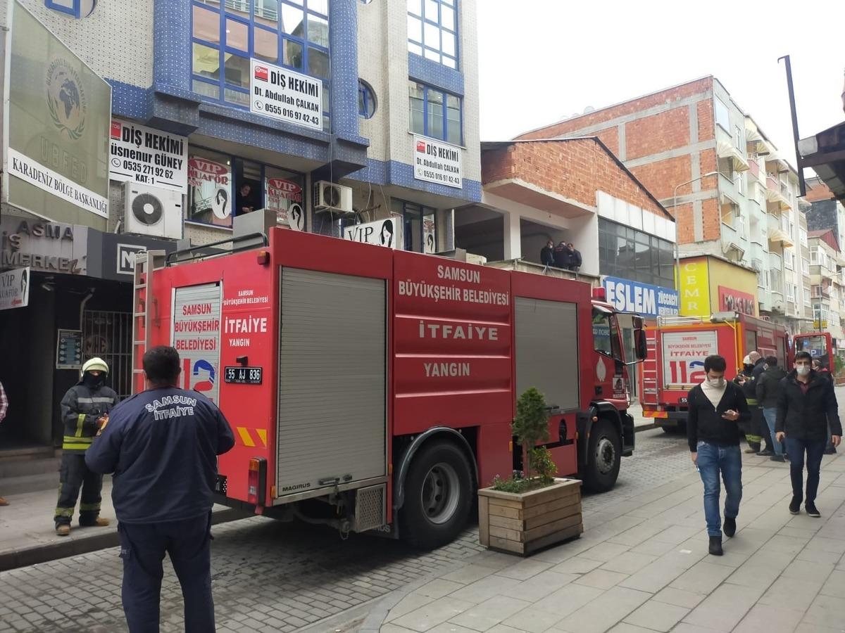 Yangın ihbarına giden itfaiye mangal dumanıyla karşılaştı