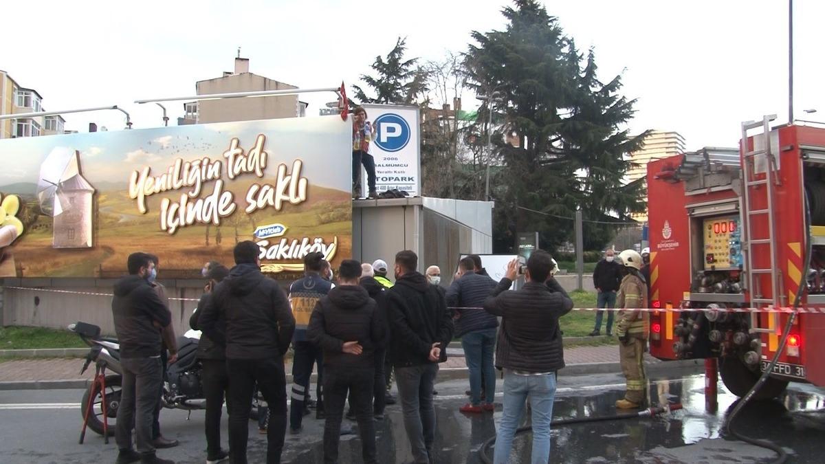 Şişli&rsquo;de korku dolu anlar: Boynuna benzin dolu şişe bağladı, intihara kalkıştı