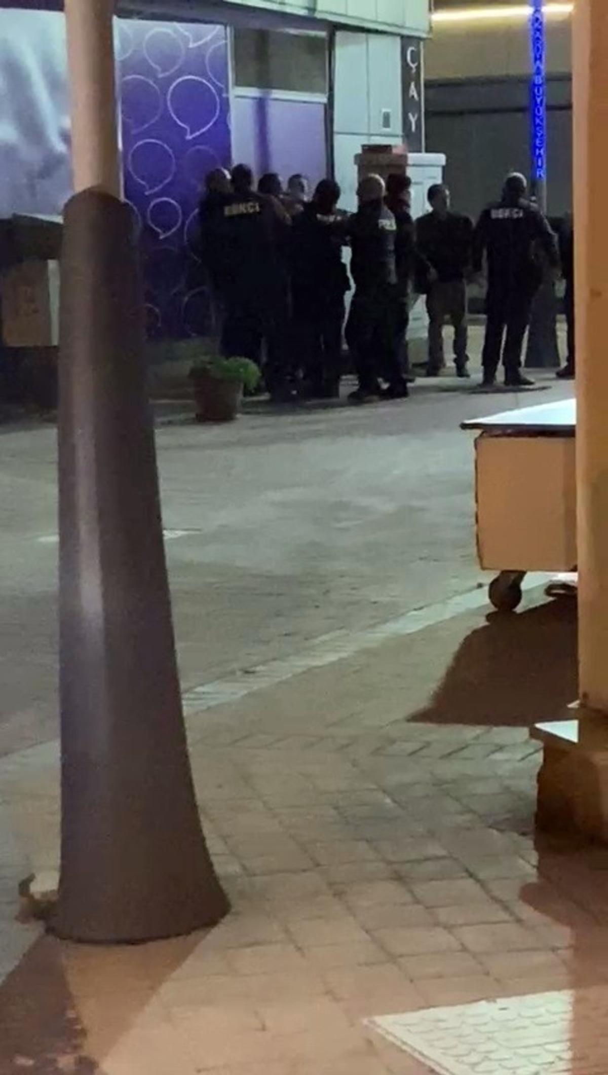Polis ekiplerine zor anlar yaşatan alkoll&uuml; şahıs biber gazıyla etkisiz hale getirildi
