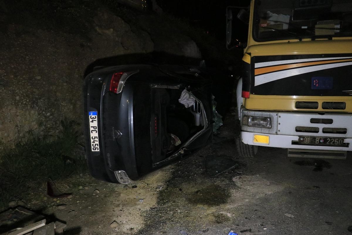 Adana&rsquo;da otomobil şantiyeye devrildi: 1 yaralı