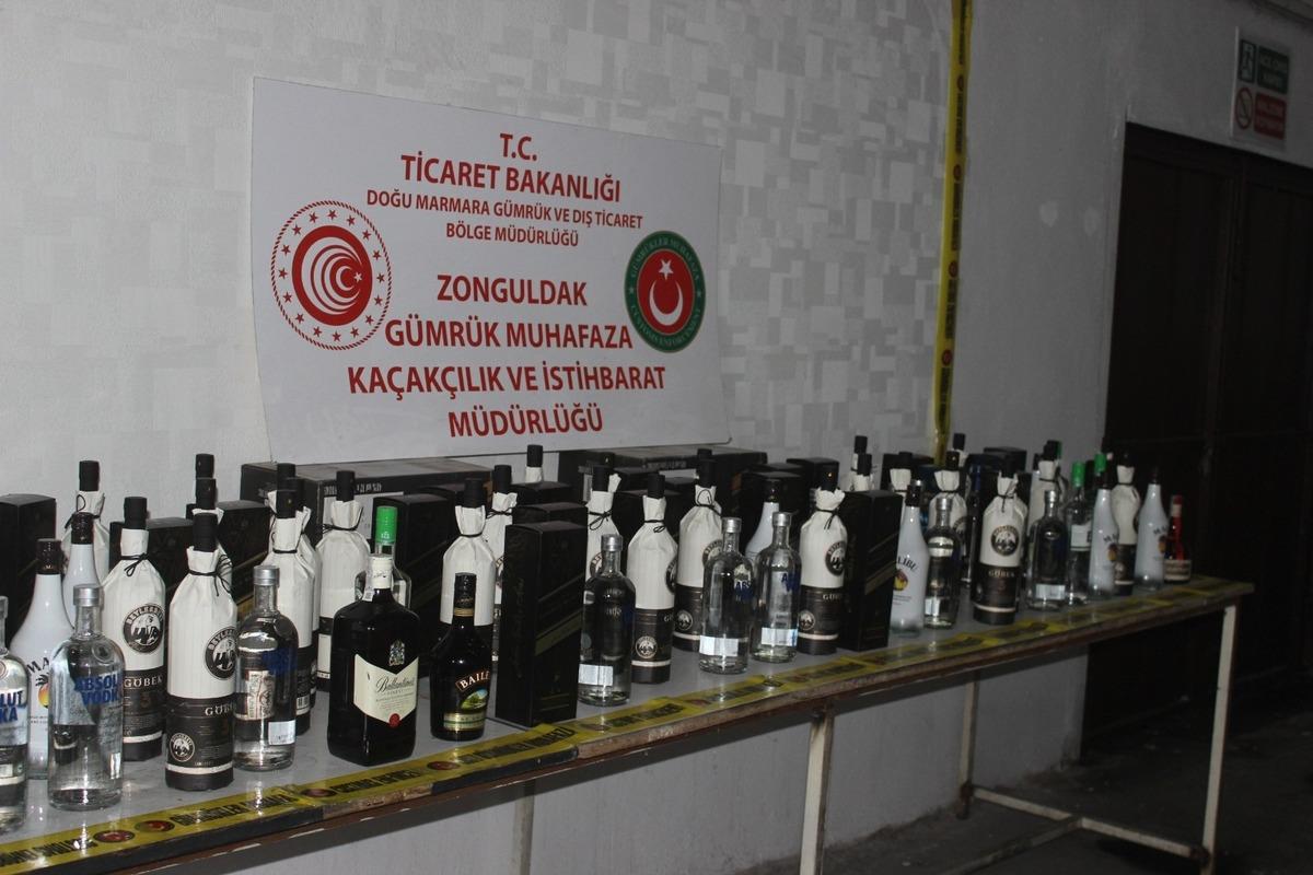 Yabancı bayraklı gemide piyasa değeri 21 bin liralık ka&ccedil;ak i&ccedil;ki ele ge&ccedil;irildi