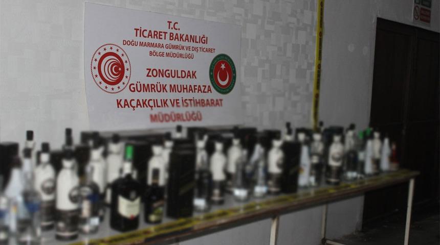 Yabancı bayraklı gemide 21 bin liralık kaçak içki ele geçirildi