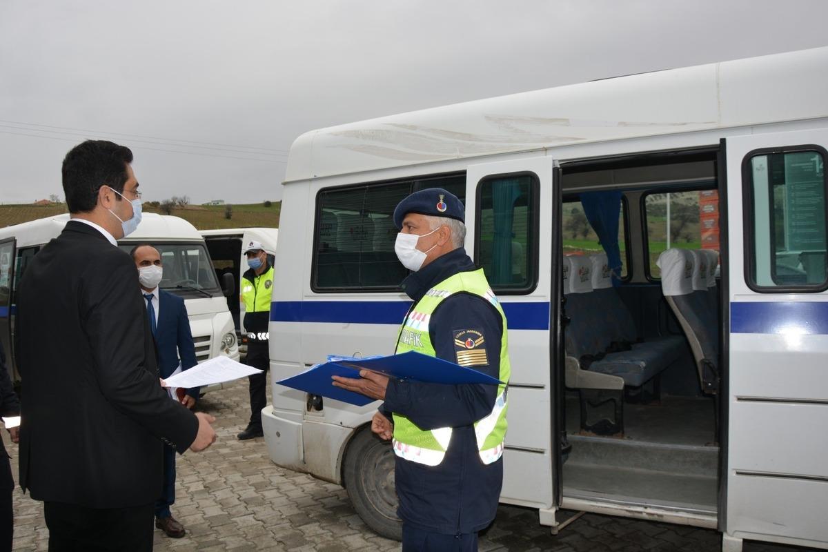 Selendi&rsquo;de servis ara&ccedil;larına sıkı denetim