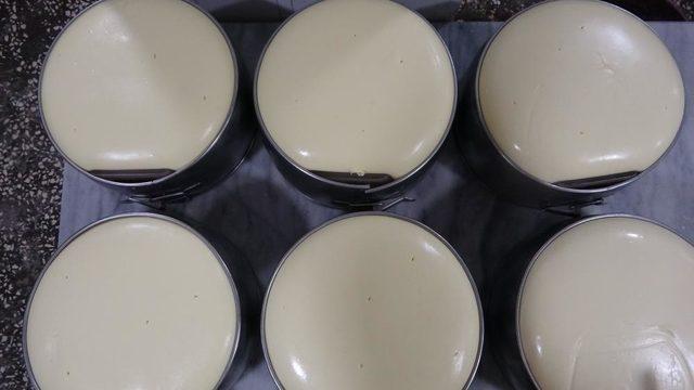 Yarım asırlık işletme, sofraları süsleyen kaşar peyniri üretiyor