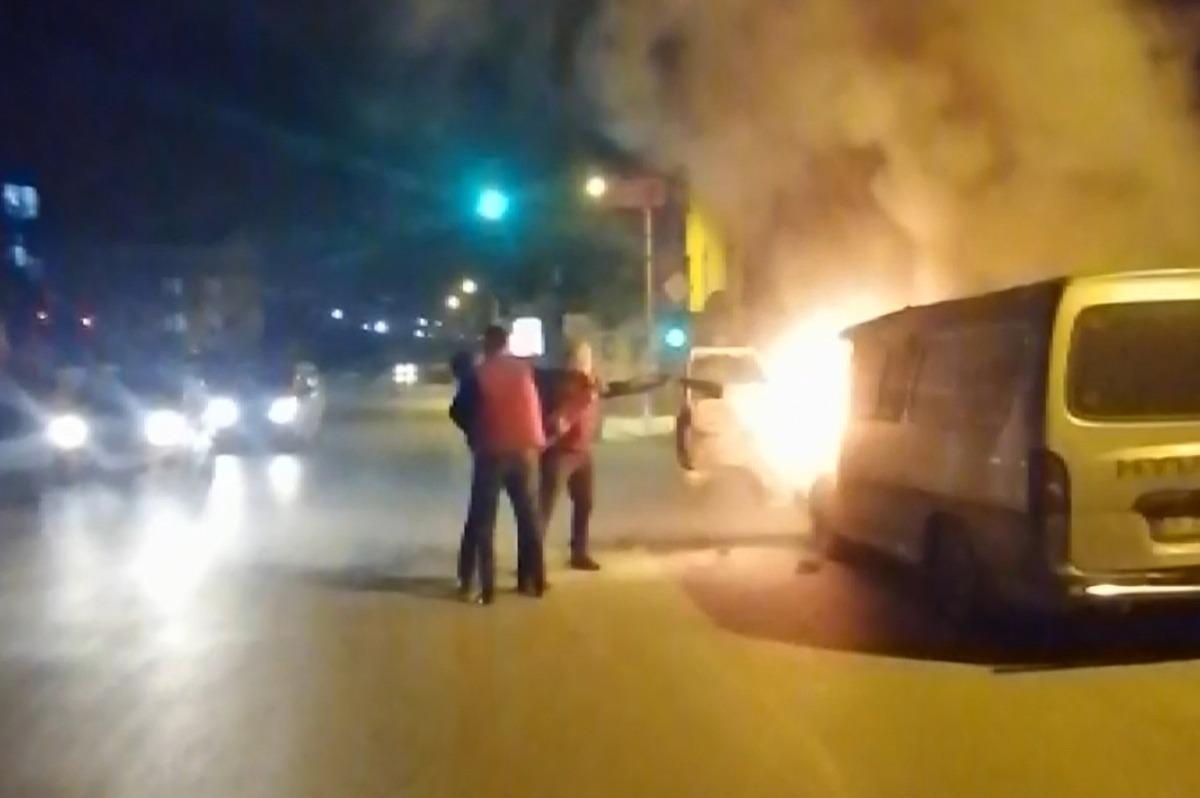 (&Ouml;zel)- Pendik&rsquo;te Suriyeli komşularının ekmek teknesi alev aldı, mahalleli seferber oldu