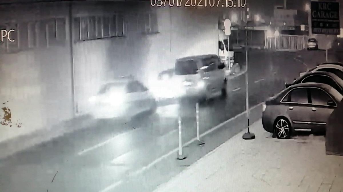 (&Ouml;zel) Kartal&rsquo;da polisten ka&ccedil;an hırsızların vatandaşın aracına vurarak ka&ccedil;tığı anlar kamerada