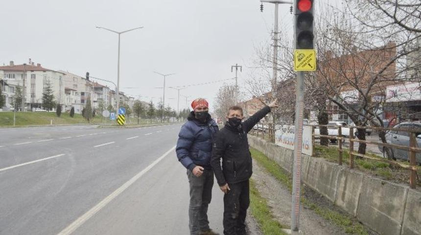 Kavşaklara motosiklet uyarı levhası