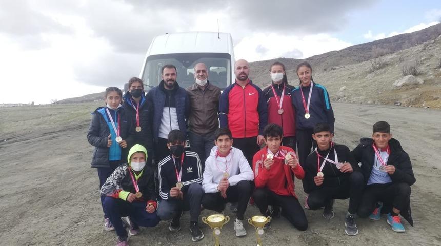 Van B&uuml;y&uuml;kşehir Belediyesi atletleri yarı finalde