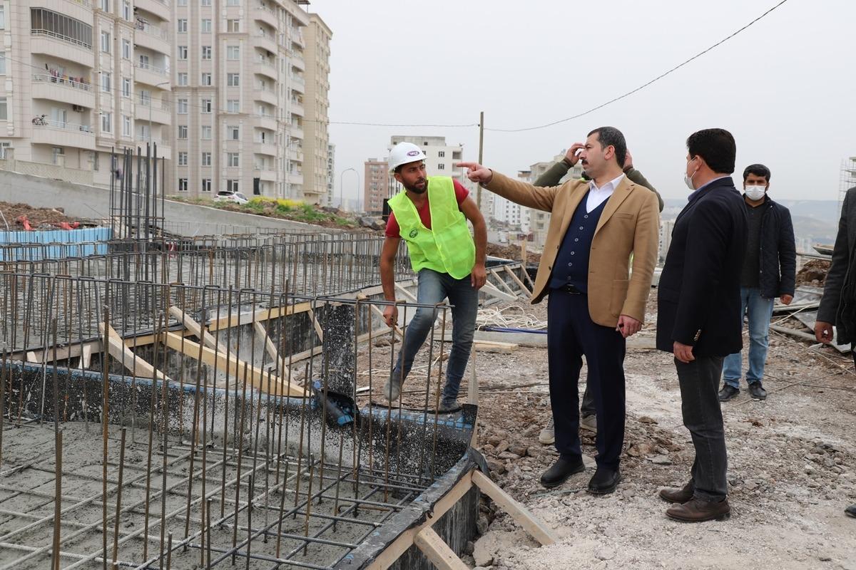 Baydilli havuz inşaatını inceledi