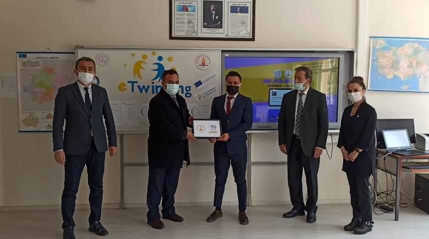 Simav&rsquo;da 2 okula &lsquo;e Twinning scholl&rsquo; etiketi