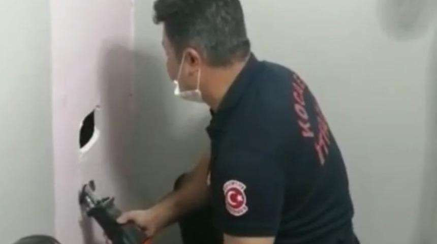 Duvardan gelen sesler ekipleri harekete geçirdi! Kaynağı bakın neymiş